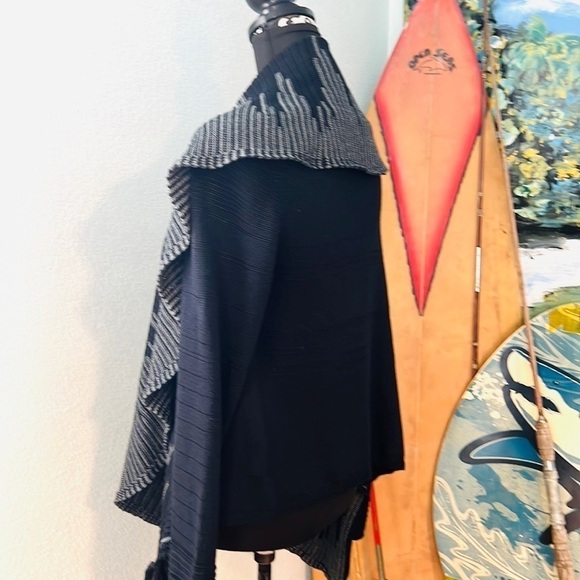 Georgina Estefania,Asymmetric Hem,Fitted Sleeves,Cropped Knit Sweater/Top, Small - Picture 7 of 10